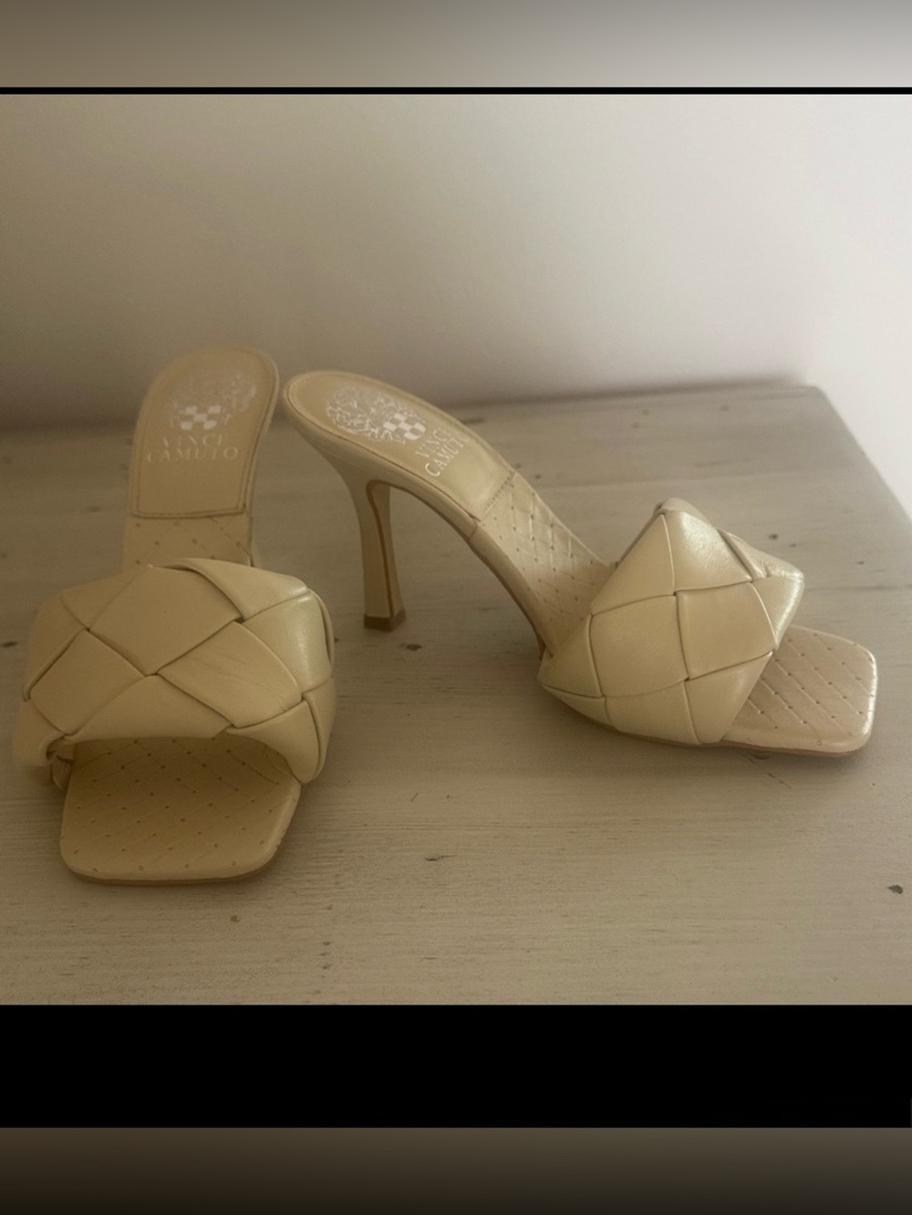 BRAND NEW!! Vince Camuto Tan Woven Mules